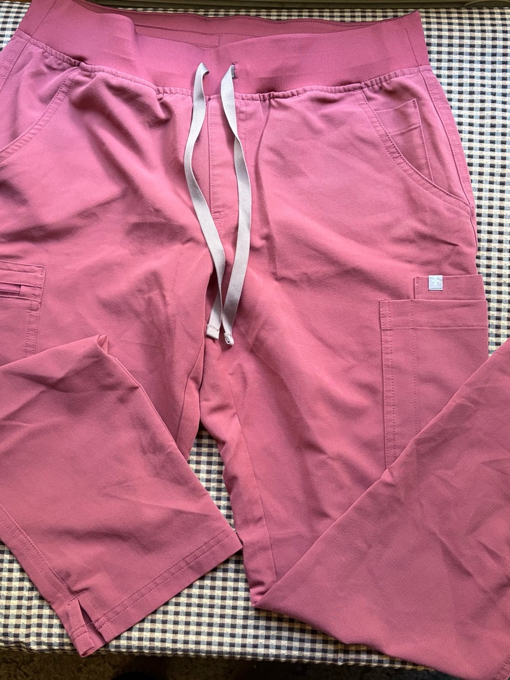 Figs women’s Rose Pink Cargo  Scrub Pants